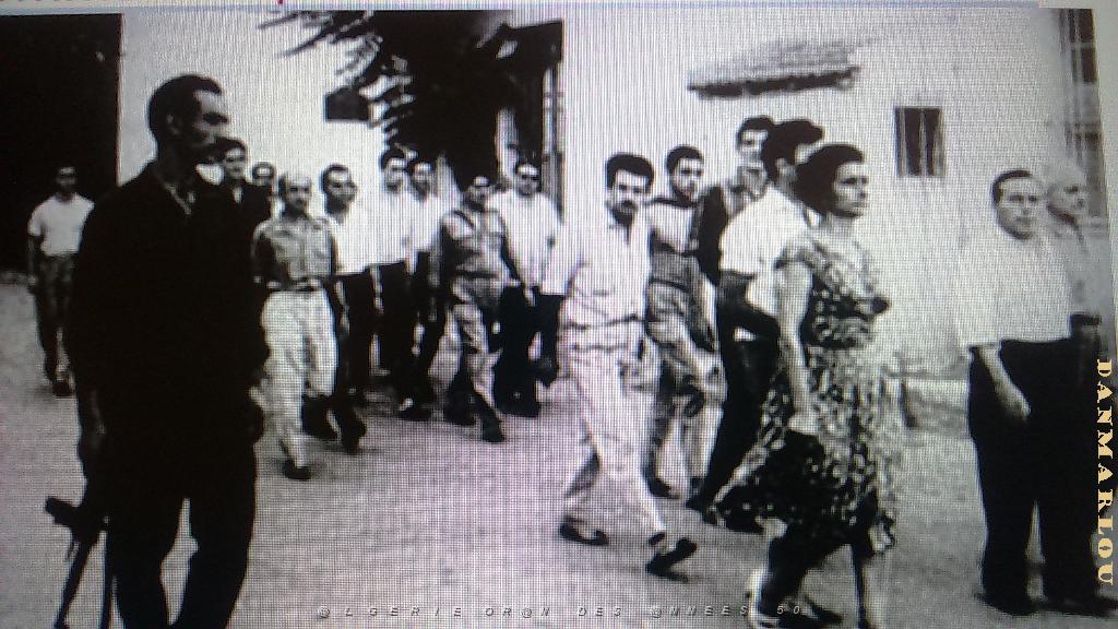 LES EUROPEENS SONT CONDUITS AU COMMISSARIAT A ORAN  ILS NE REVIENDRONT PAS VIVANTS.JPG